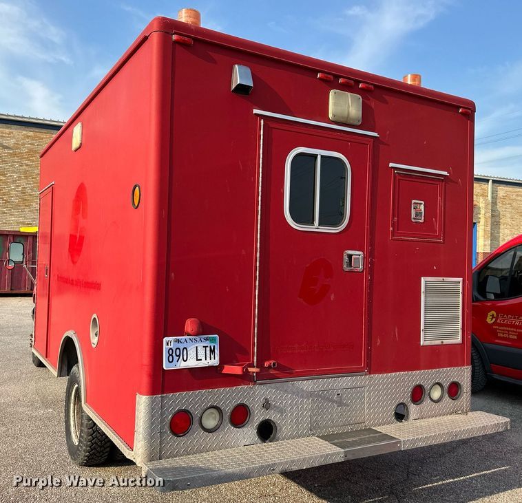 image for item LN9253 1994 Ford E350  box truck