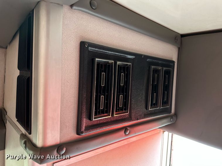 image for item LN9253 1994 Ford E350  box truck