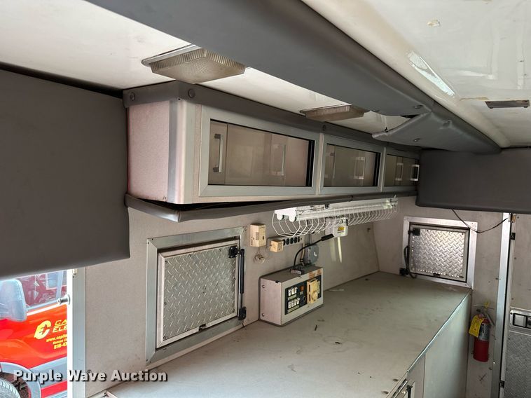 image for item LN9253 1994 Ford E350  box truck