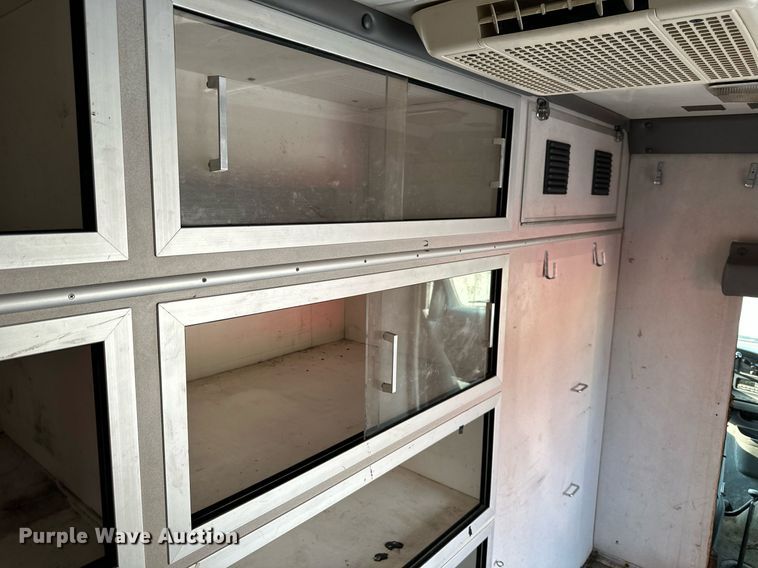 image for item LN9253 1994 Ford E350  box truck