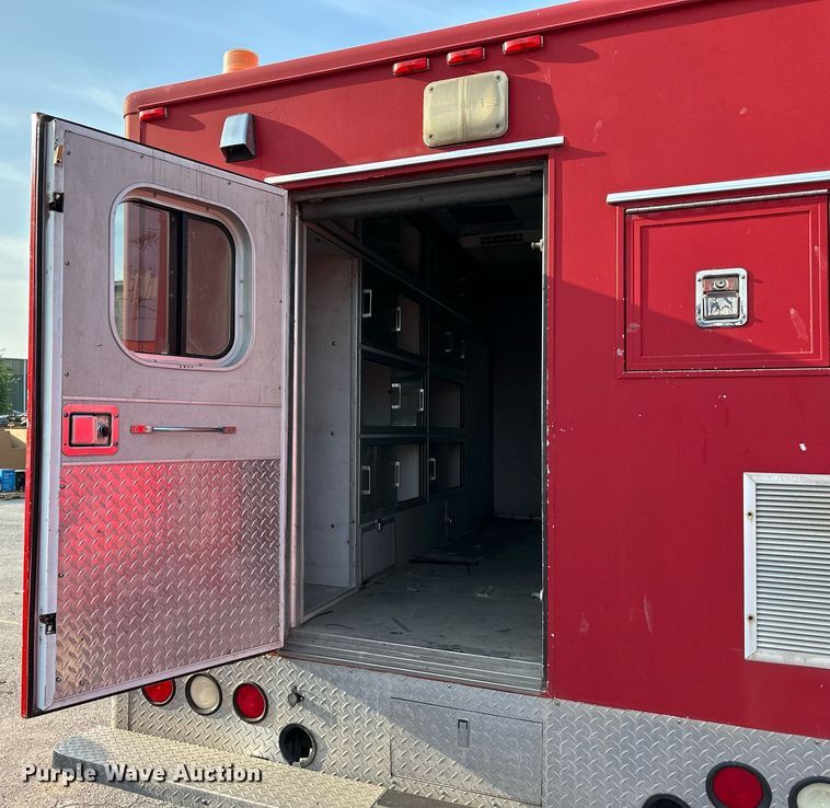 image for item LN9253 1994 Ford E350  box truck