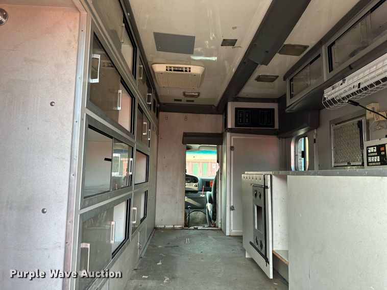 image for item LN9253 1994 Ford E350  box truck