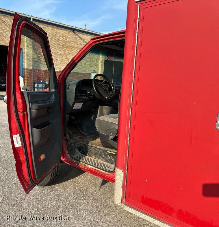 image for item LN9253 1994 Ford E350  box truck