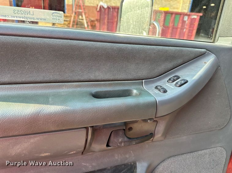 image for item LN9253 1994 Ford E350  box truck