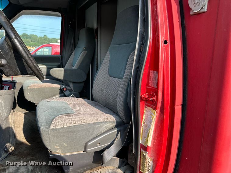 image for item LN9253 1994 Ford E350  box truck