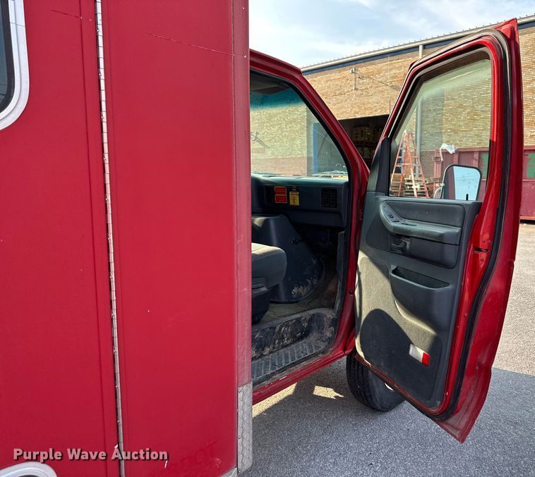 image for item LN9253 1994 Ford E350  box truck
