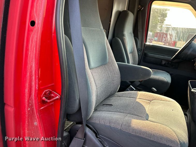 image for item LN9253 1994 Ford E350  box truck