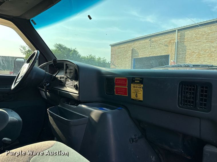 image for item LN9253 1994 Ford E350  box truck