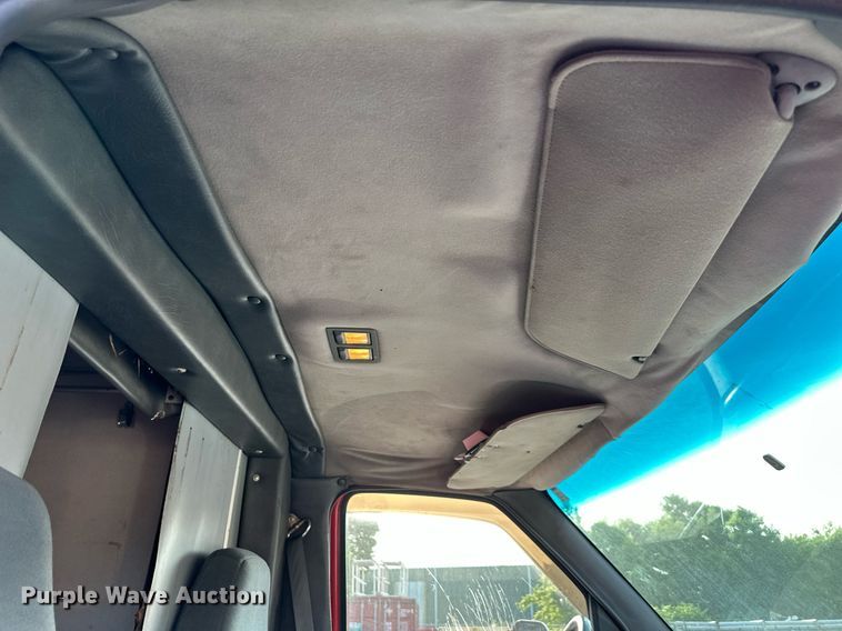 image for item LN9253 1994 Ford E350  box truck