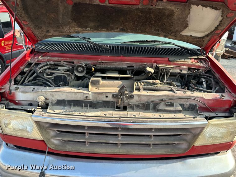 image for item LN9253 1994 Ford E350  box truck