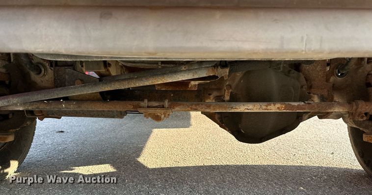 image for item LN9253 1994 Ford E350  box truck