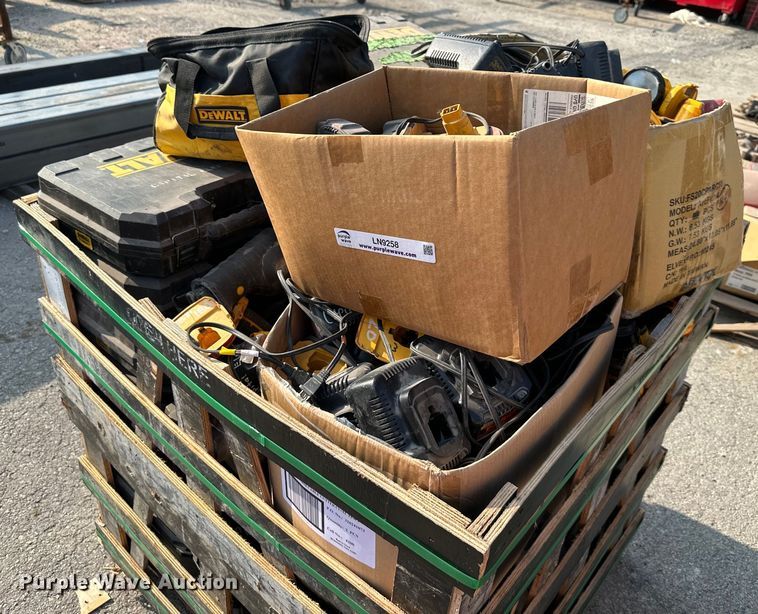 image for item LN9258 DeWalt 18V tools