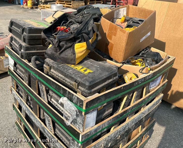 image for item LN9258 DeWalt 18V tools