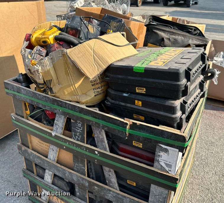 image for item LN9258 DeWalt 18V tools