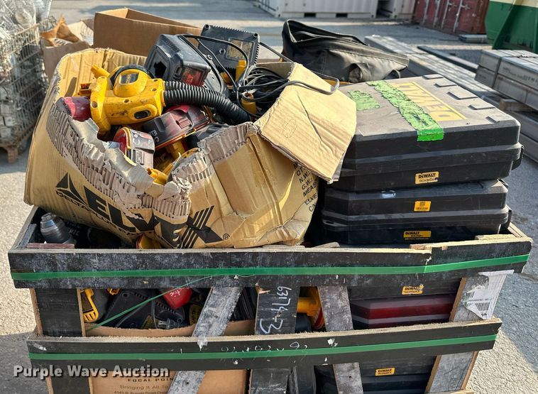 image for item LN9258 DeWalt 18V tools