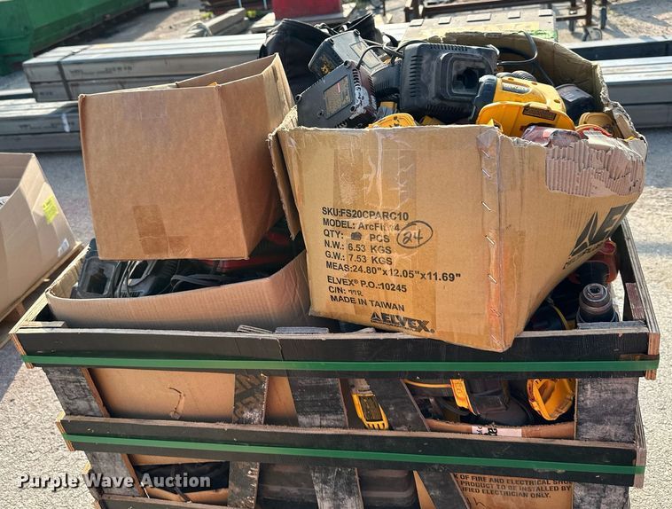 image for item LN9258 DeWalt 18V tools