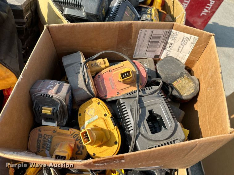 image for item LN9258 DeWalt 18V tools