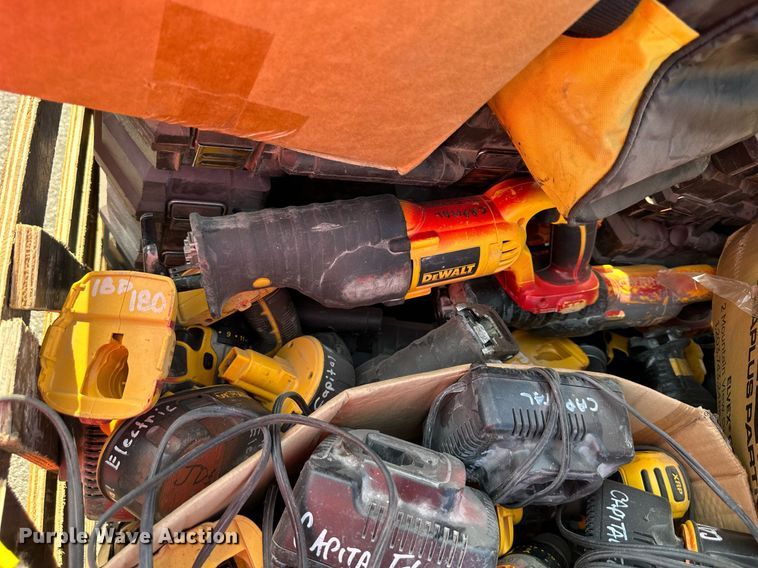 image for item LN9258 DeWalt 18V tools