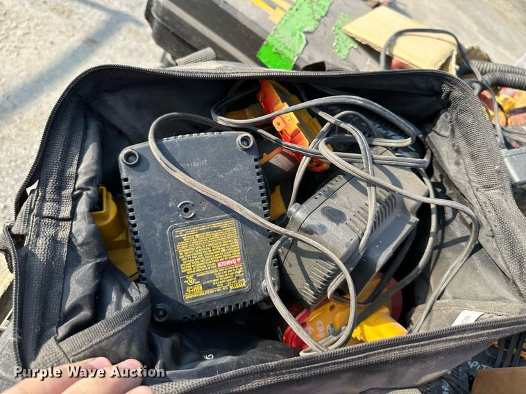 image for item LN9258 DeWalt 18V tools