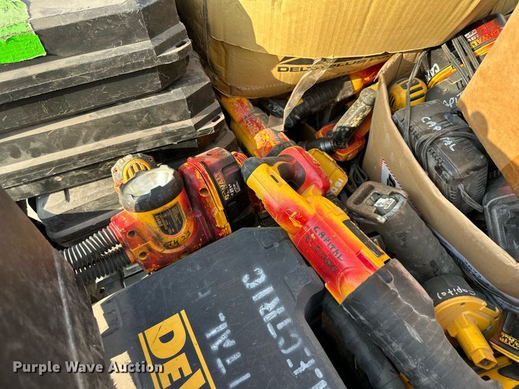 image for item LN9258 DeWalt 18V tools