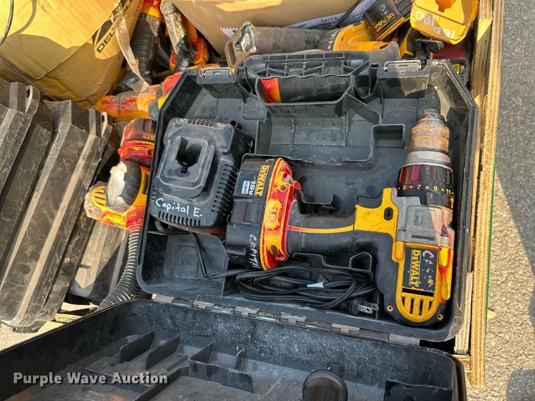 image for item LN9258 DeWalt 18V tools