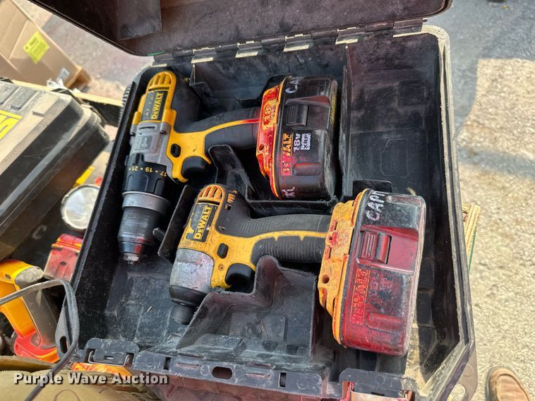 image for item LN9258 DeWalt 18V tools