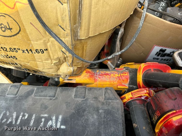 image for item LN9258 DeWalt 18V tools