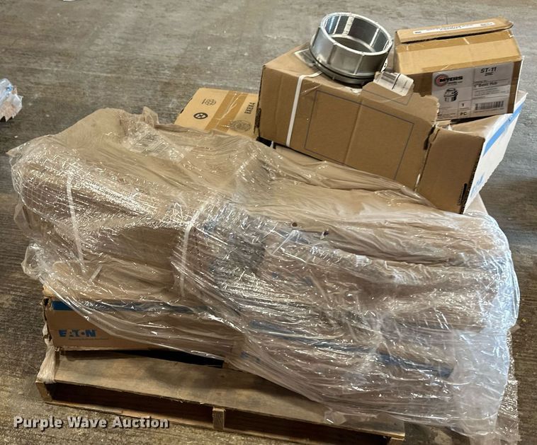 image for item LN9263 Approximately 14 hub fittings