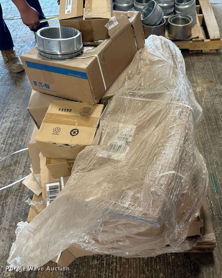 image for item LN9263 Approximately 14 hub fittings