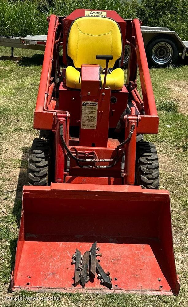 image for item LN9278 Gehl HL360  skid steer loader