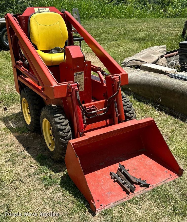 image for item LN9278 Gehl HL360  skid steer loader