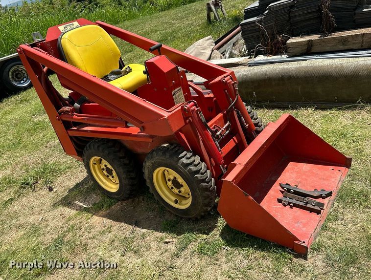 image for item LN9278 Gehl HL360  skid steer loader