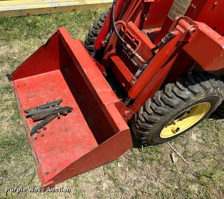 image for item LN9278 Gehl HL360  skid steer loader