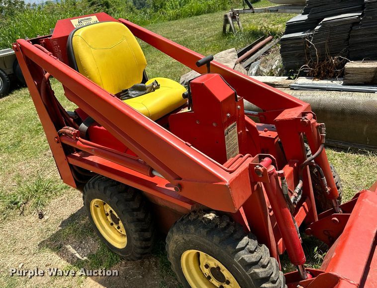 image for item LN9278 Gehl HL360  skid steer loader