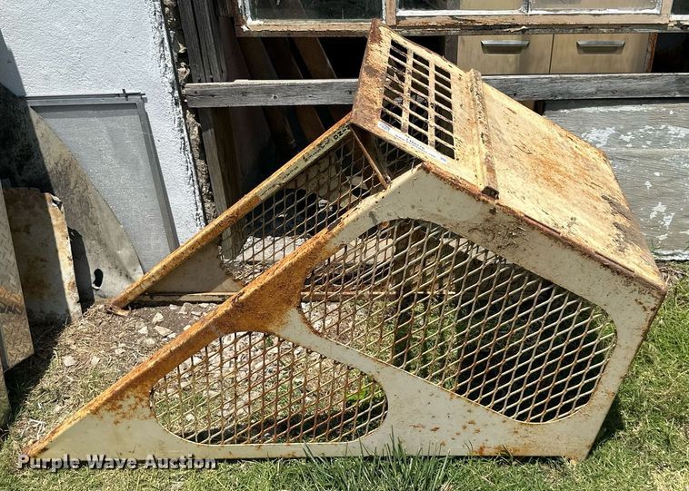 image for item LN9278 Gehl HL360  skid steer loader