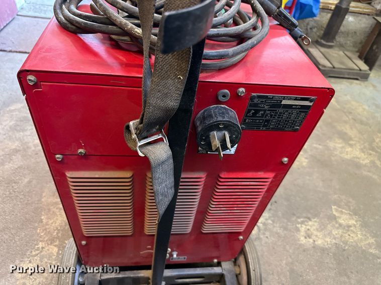 image for item LN9284 Lincoln Electric Square Wave Tig 255  welder