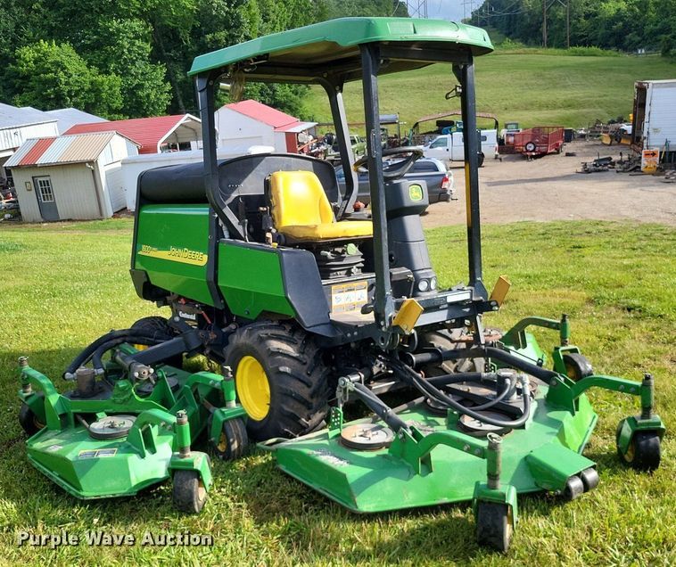 image for item LS9549 2005 John Deere 1600 Turbo  lawn mower