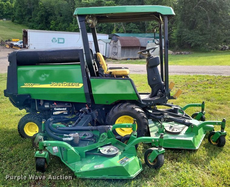 image for item LS9549 2005 John Deere 1600 Turbo  lawn mower