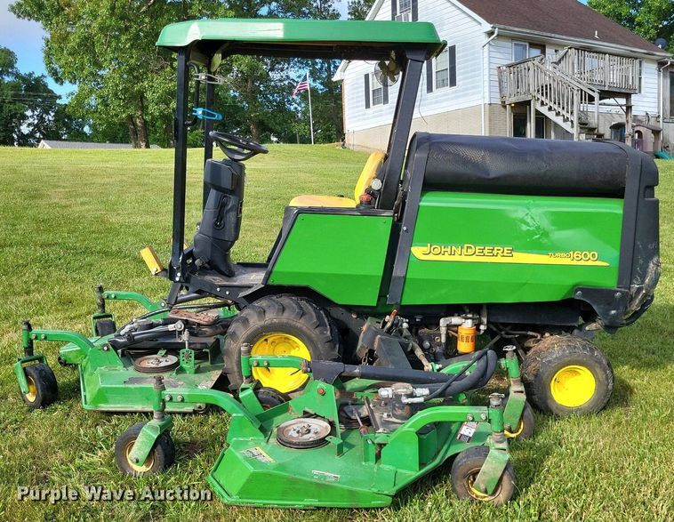 image for item LS9549 2005 John Deere 1600 Turbo  lawn mower