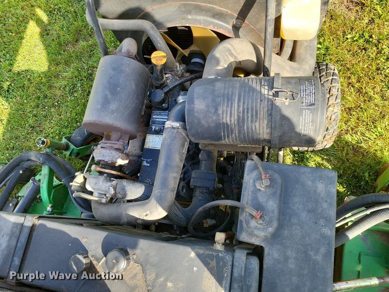 image for item LS9549 2005 John Deere 1600 Turbo  lawn mower