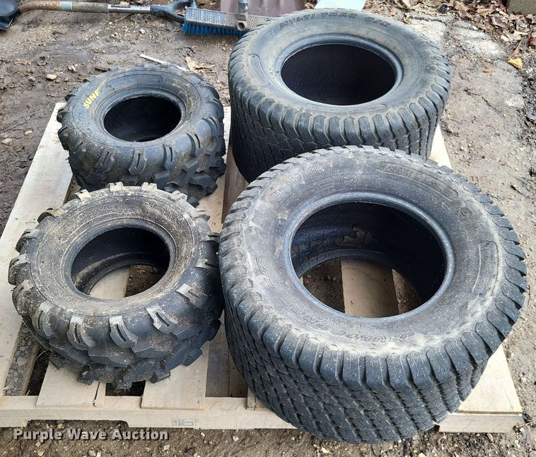 image for item LS9549 2005 John Deere 1600 Turbo  lawn mower