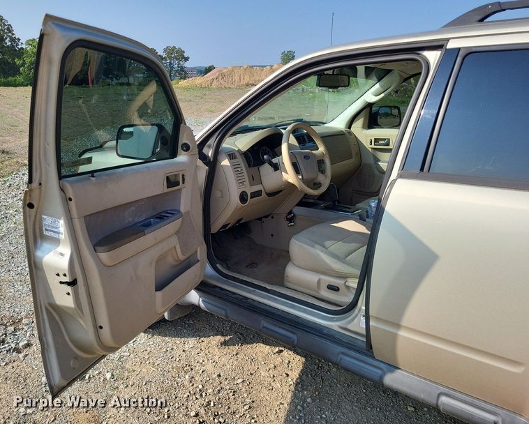 image for item LS9564 2010 Ford Escape XLT  SUV