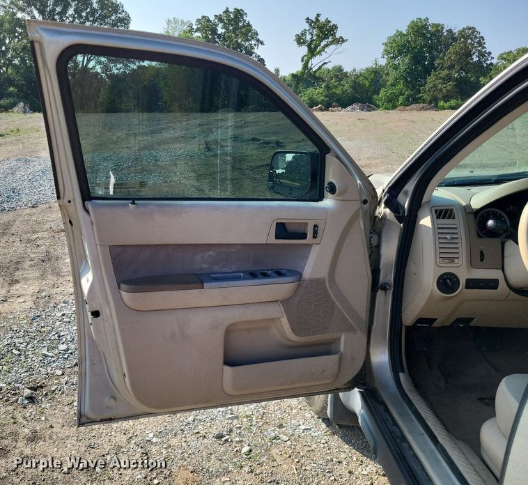 image for item LS9564 2010 Ford Escape XLT  SUV