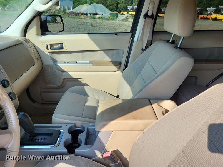 image for item LS9564 2010 Ford Escape XLT  SUV