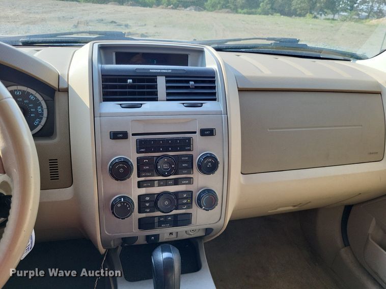 image for item LS9564 2010 Ford Escape XLT  SUV