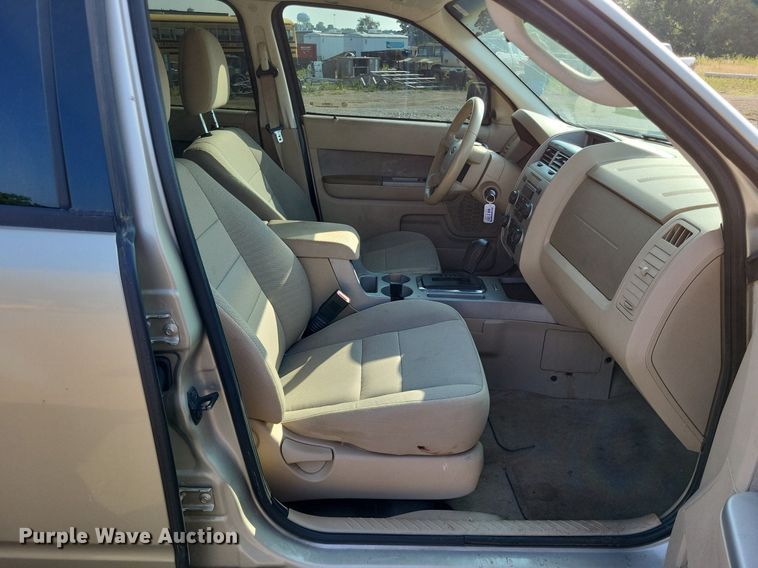 image for item LS9564 2010 Ford Escape XLT  SUV