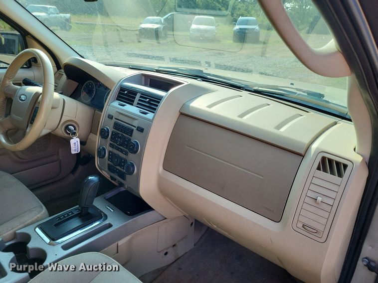 image for item LS9564 2010 Ford Escape XLT  SUV