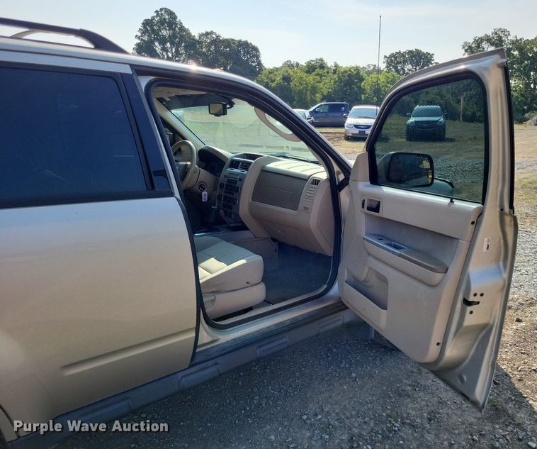 image for item LS9564 2010 Ford Escape XLT  SUV