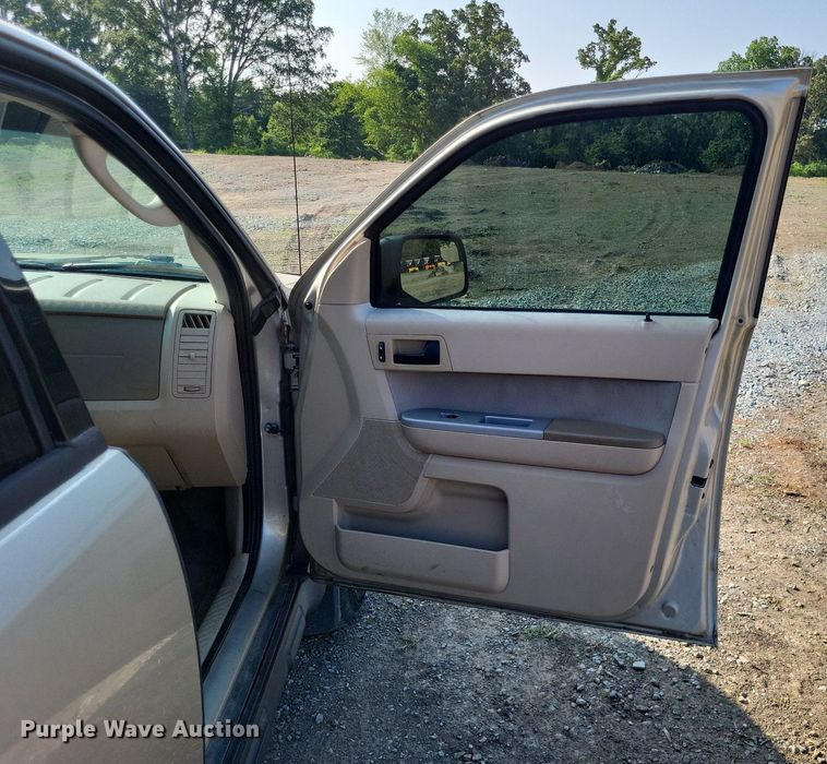 image for item LS9564 2010 Ford Escape XLT  SUV