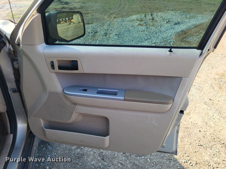 image for item LS9564 2010 Ford Escape XLT  SUV